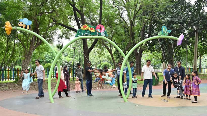 Enfants célébrant l'Aïd al-Adha 2024 au parc Ramna de Dhaka, Bangladesh