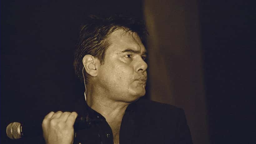 Alphaville-Frontmann Marian Gold auf einer Festivalbühne