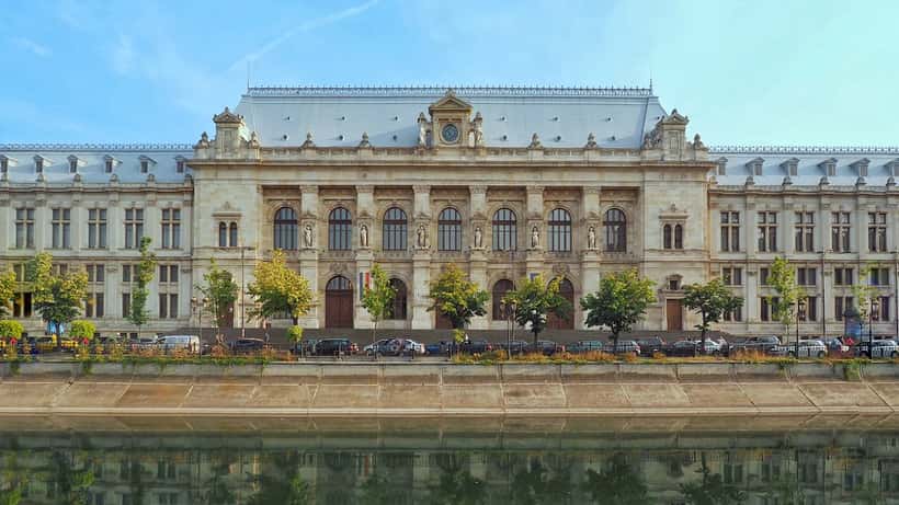 The Palace of Justice in Bucharest, seat of the Romanian courts now extending the Tate criminal investigation.