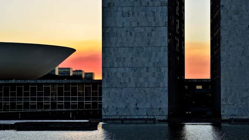 Congresso Nacional de Brasília ao anoitecer, palco da mobilização trabalhista de abril de 2026