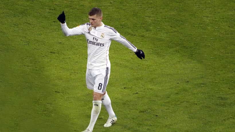 Toni Kroos i aktion på fodboldbanen for Real Madrid