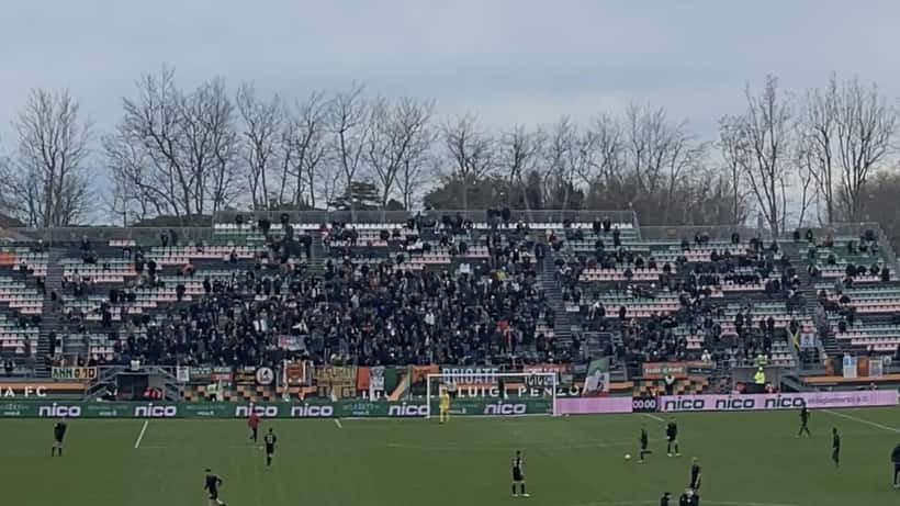 Arquibancada da Curva Sud do Estádio Pierluigi Penzo, casa do Venezia, em Veneza