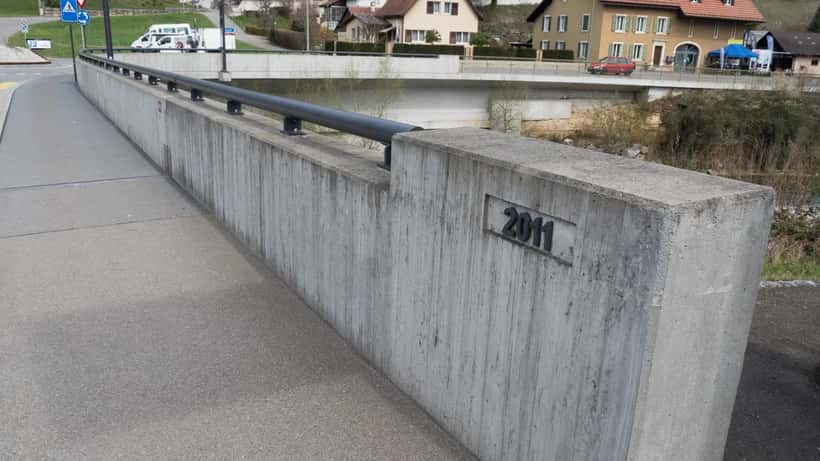 Pont sur la Birs à Zwingen BL, commune de Bâle-Campagne où les prix de l'électricité atteignent 25,70 ct./kWh en 2026