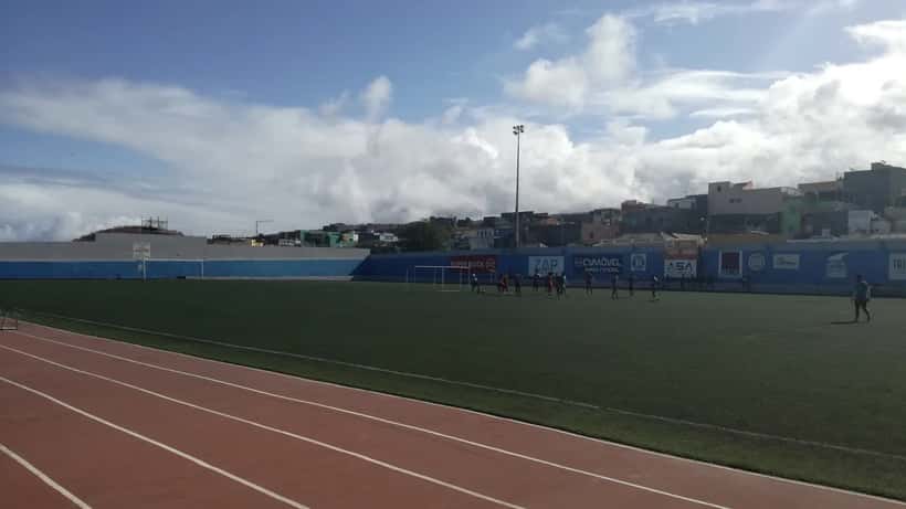 Estadio Sao Filipe in Kaapverdië, thuisbasis van de nationale voetbalploeg die WK-2026-geschiedenis schrijft