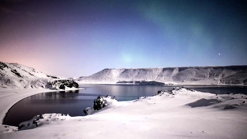 Kleifarvatn á Íslandi í ljósi fullmánans — náttúrulegt fyrirbæri sem hefur áhrif á gæludýr