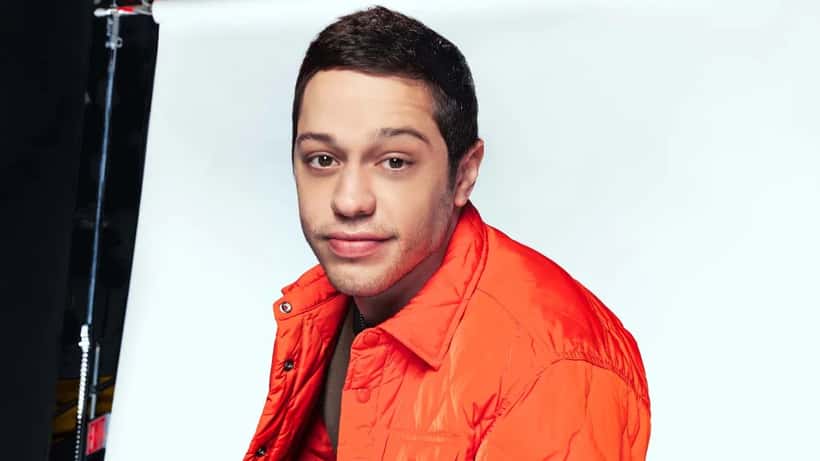 Pete Davidson con nuevo tatuaje facial del nombre Scottie en honor a su hija nacida en 2025