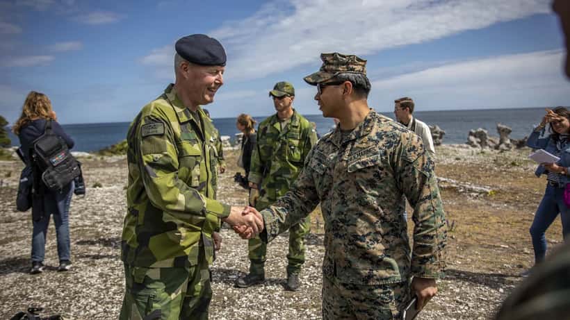 Amerikanska marinsoldater och svenska armésoldater tränar gemensamt i Sverige under NATO-militärövning BALTOPS 24