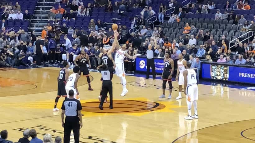 Jugadores de los Toronto Raptors en acción durante un partido de la NBA