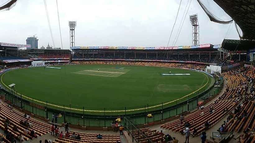 Joueurs de cricket lors d'un match ODI en Inde sous une chaleur intense de 35°C