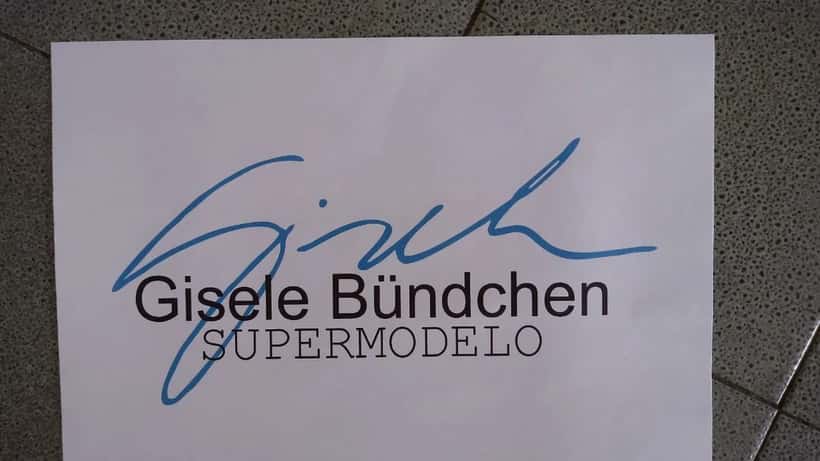 Gisele Bündchen beim Signieren – Supermodel und Unternehmerin mit 400-Millionen-Vermögen