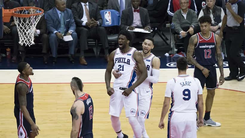 Joel Embiid joueur NBA des Philadelphia 76ers en action lors d'un match de basketball