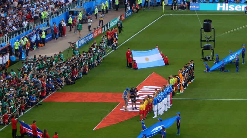 Argentina gegn Íslandi í knattspyrnu á HM 2018, leikmaður í bláum Íslandslit