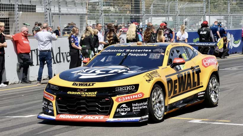 Chevrolet Camaro sur circuit automobile lors d'une compétition en 2025