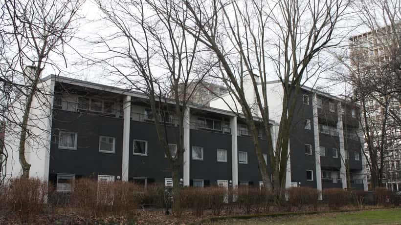Berliner Mehrfamilienhaus in der Bartningallee, Hansaviertel — Eigentumsrecht und Vergesellschaftung 2026