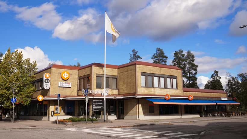 Osuuspankki-konttori Mäntässä, OP:n pankkirakennuksen julkisivu