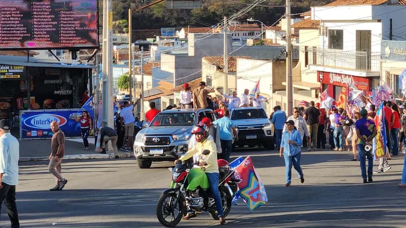 Rassemblement électoral au Brésil lors de la campagne présidentielle 2026