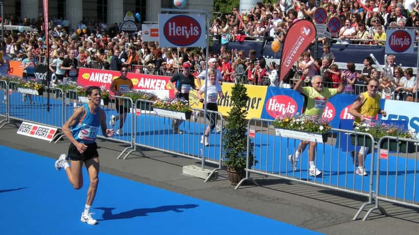 Läufer beim Vienna City Marathon auf der Ringstraße