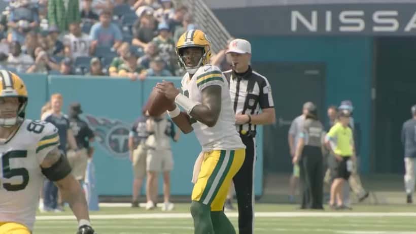 Malik Willis in green Packers uniform throwing a pass during 2024 NFL game