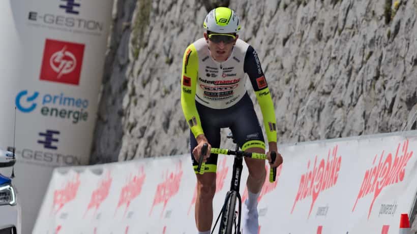 Cyclistes sur les routes du Tour de Romandie 2022 à Villars