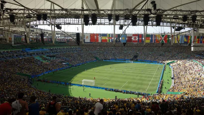 Jogo de futebol no estádio Maracanã representando a intensidade da Série D do Brasileirão 2026