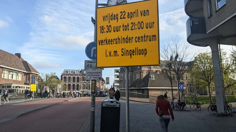 Omleidingsbord voor de Singelloop Leiden langs de Leidse singels in 2022