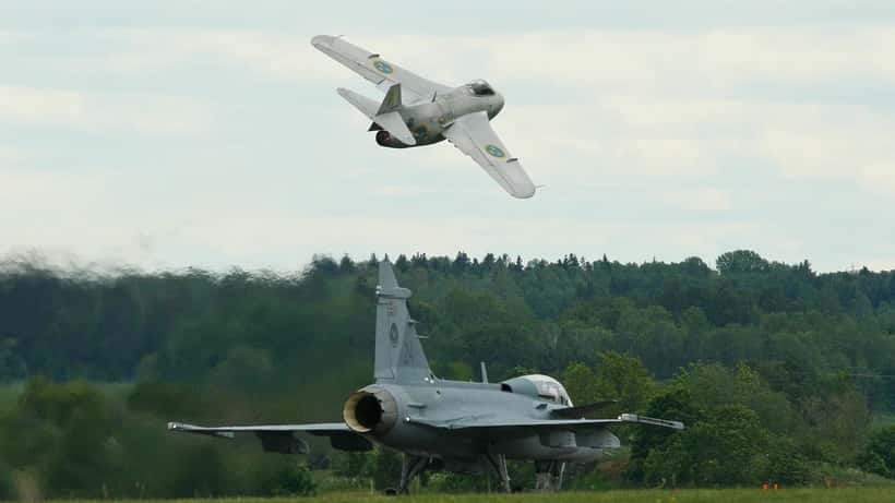 Saab JAS-39 Gripen stridsflygplan på flygbas