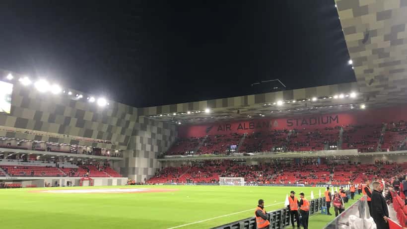 Partida de futebol no Air Albania Stadium em Tirana, palco de Albânia x San Marino na Nations League 2026