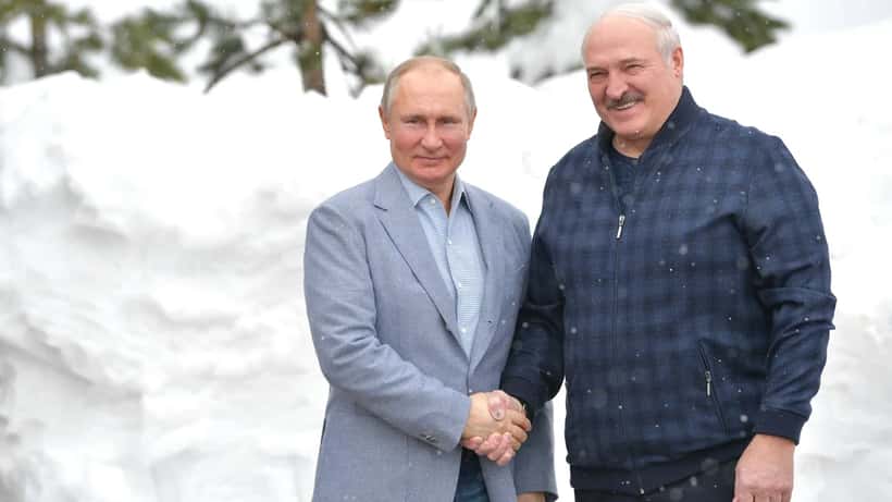 Vladimir Putin och Alexander Lukasjenko vid toppmöte 2021 - officiellt pressfoton från Rysslands president