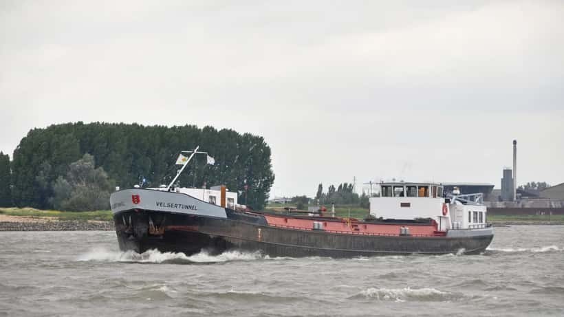 Velsertunnel A22 bij Beverwijk, verkeerstunnel onder het Noordzeekanaal