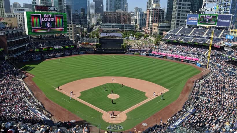 Vue aérienne du Petco Park à San Diego lors d'un match de baseball des Padres