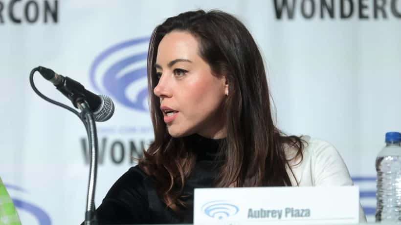 Atriz Aubrey Plaza em evento público