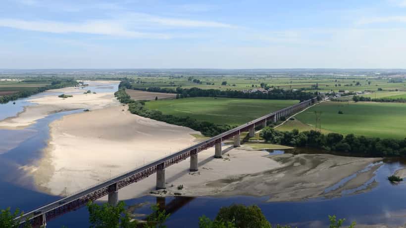 Vista panorâmica de Santarém, Portugal, com casario e horizonte ribatejano