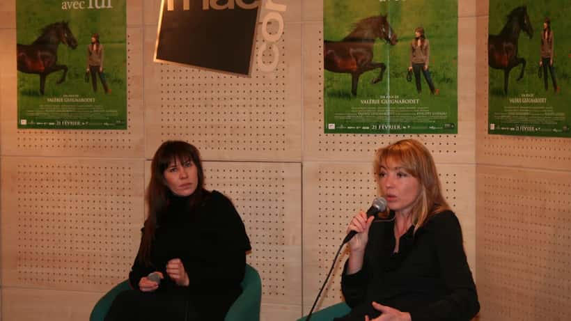 Mathilde Seigner actrice française co-productrice du téléfilm Au cœur de nos terres sur la crise agricole
