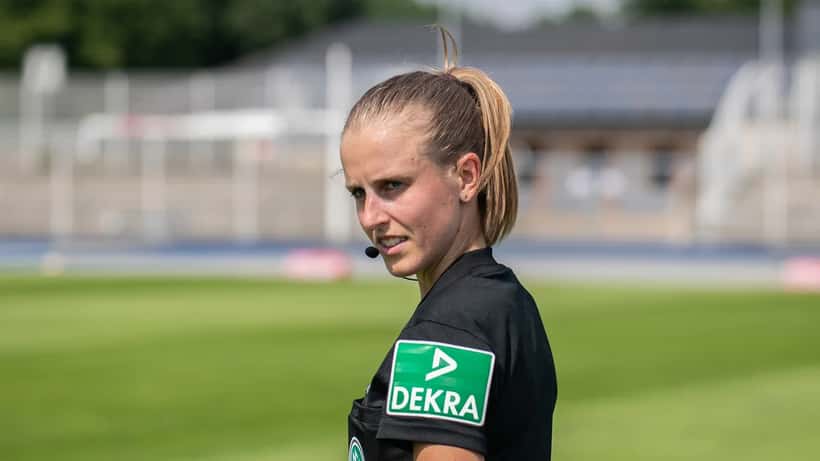 Bayer 04 Leverkusen Spielerinnen im Fußballspiel, Frauen-Bundesliga