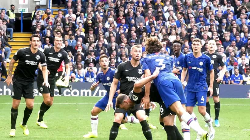 Spelare i aktion under Chelsea mot Brighton i Premier League på Stamford Bridge