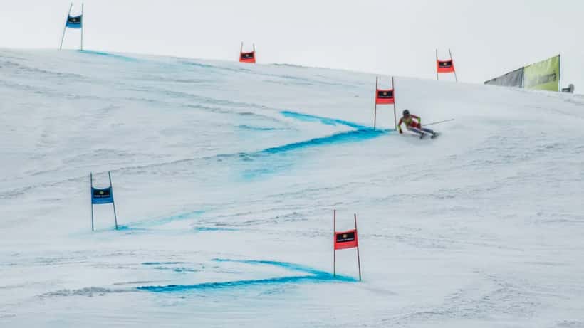 Lara Gut-Behrami en pleine course de slalom géant à Grandvalira, skieuse suisse championne olympique