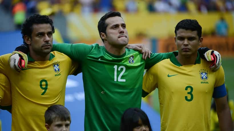 Goleiro Julio Cesar defendendo durante Copa das Confederações 2013