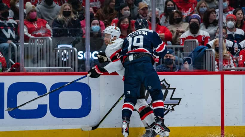 Mise en échec au hockey sur glace lors d'un match NHL entre Ottawa et Washington