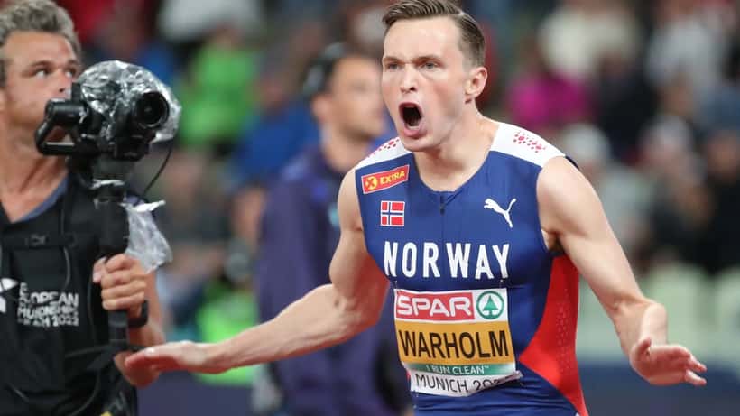 Karsten Warholm i aksjon under 400 meter hekk ved Europamesterskapet 2022