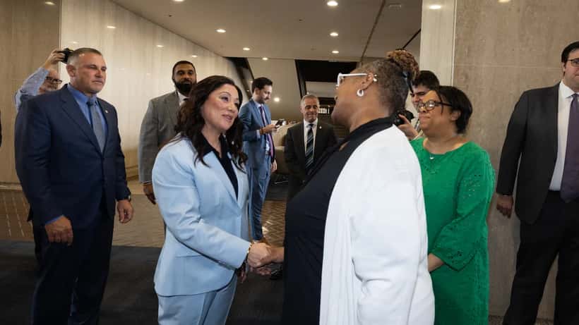 Lori Chavez-DeRemer, secrétaire au Travail des États-Unis, arrivant au département du Travail à Washington en mars 2025