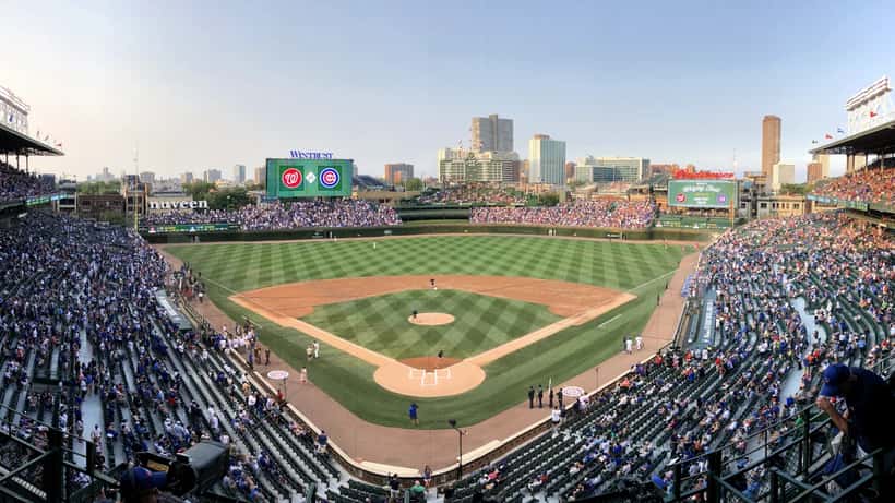 Vista aérea de Wrigley Field estadio de béisbol de los Chicago Cubs en Chicago Illinois