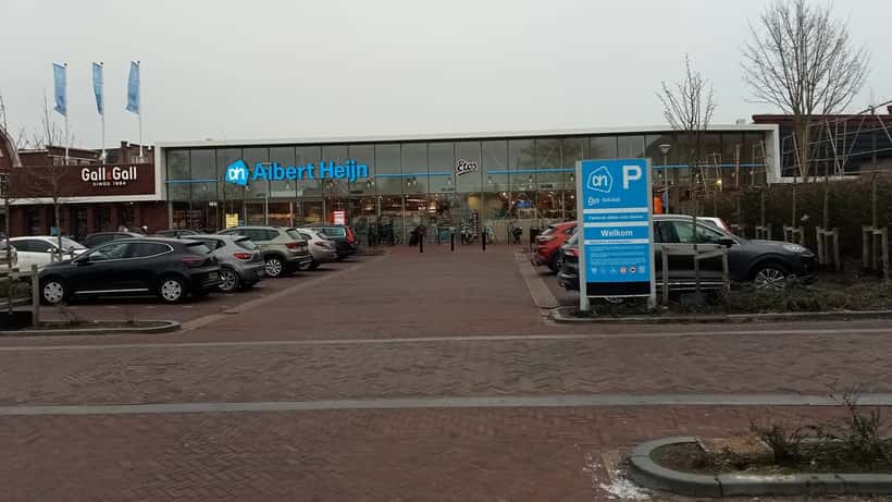 Albert Heijn supermarktgevel in Uithuizen, 2026