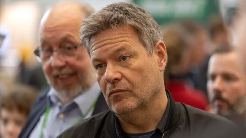 Robert Habeck spricht auf dem Grünen-Bundesparteitag in Karlsruhe, November 2023
