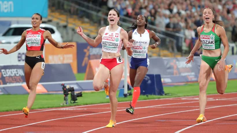 Ditaji Kambundji en pleine course de haies aux championnats européens 2022