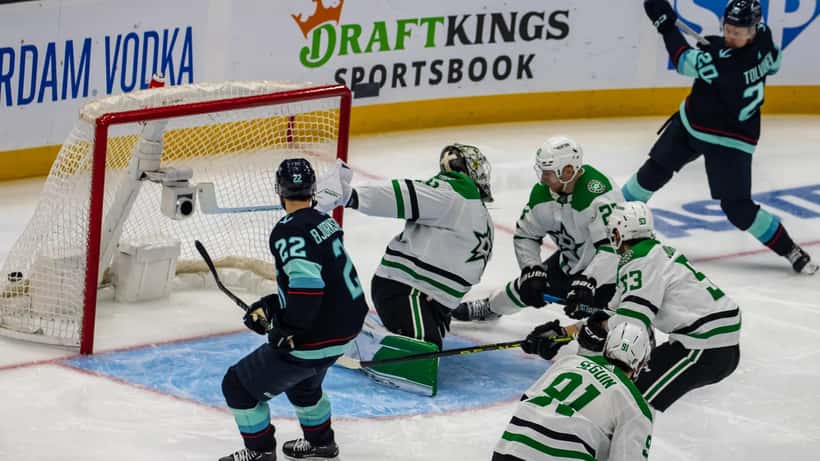 Jugadores de los Dallas Stars en acción durante los playoffs de la NHL