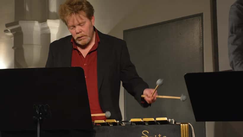 Jazzmuusikko Severi Pyysalo esiintymässä