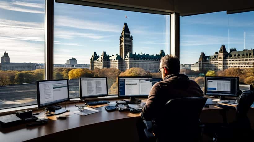Expert en cybersécurité analysant le projet de loi C-8 devant ses écrans dans un bureau canadien
