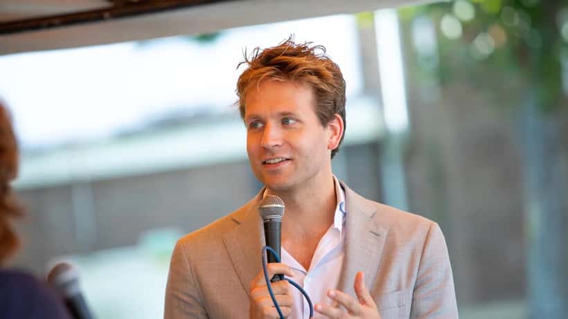 Minister Vincent Karremans, verantwoordelijk voor Infrastructuur en Waterstaat, spreekt over tolheffing op Nederlandse snelwegen