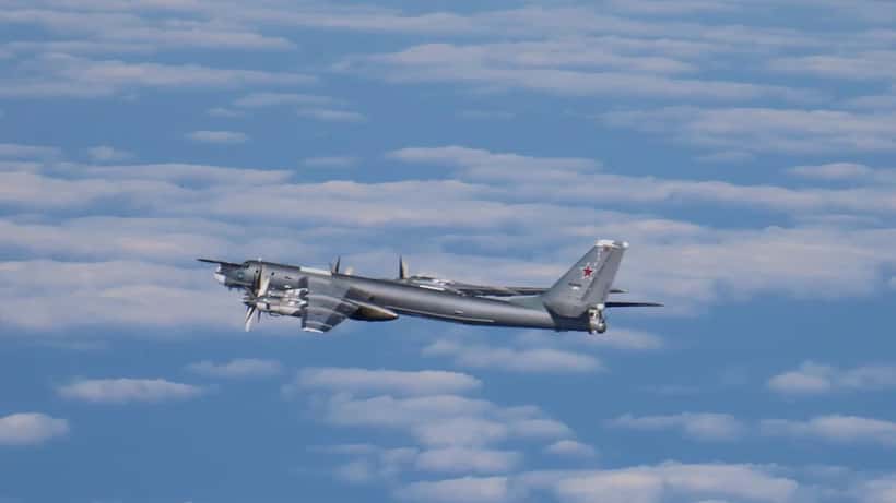 Russischer Tupolew Tu-95-Bomber wird von japanischem Kampfjet abgefangen, November 2024