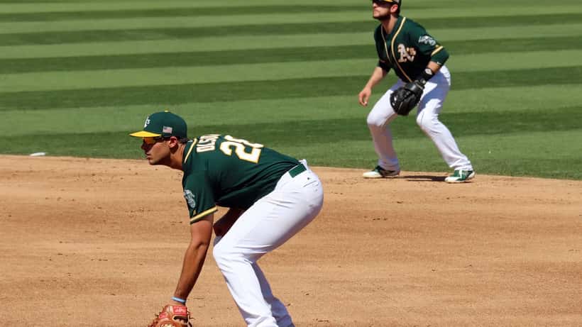 Matt Olson, primera base de los Atlanta Braves, en el campo de béisbol durante la temporada 2026